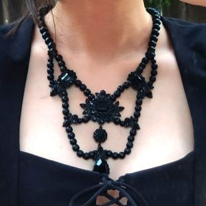 🚭 18″ bib pendant statement necklace